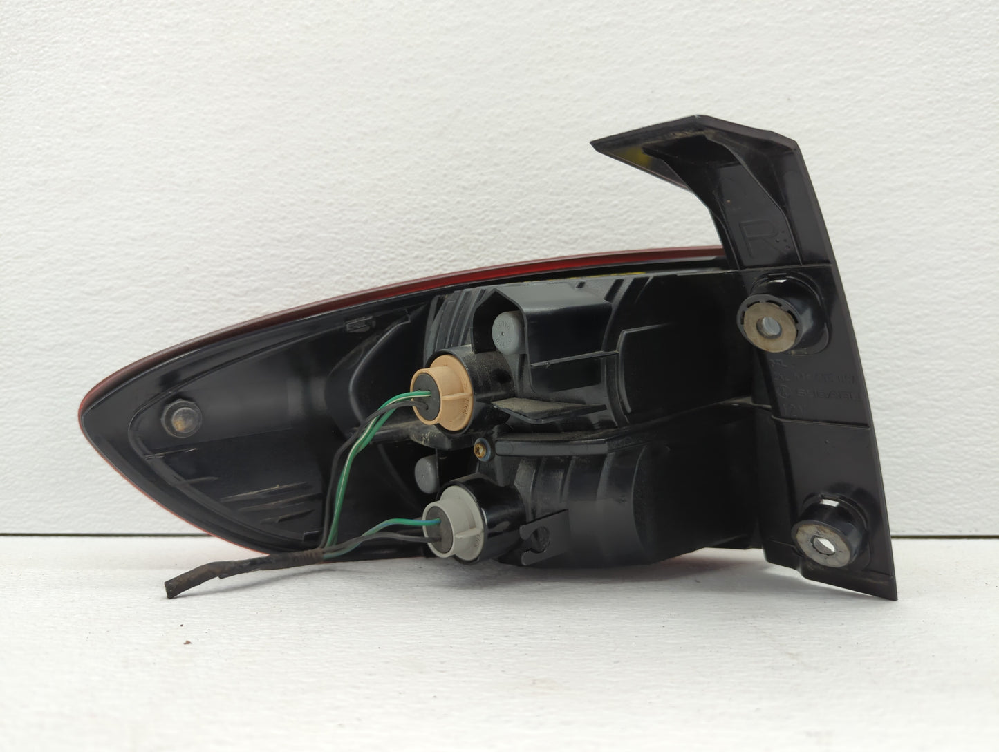 2006 Subaru B9 Tribeca Tail Light Assembly Passenger Right OEM P/N:2XL 946 095 Fits OEM Used Auto Parts - Oemusedautoparts1.