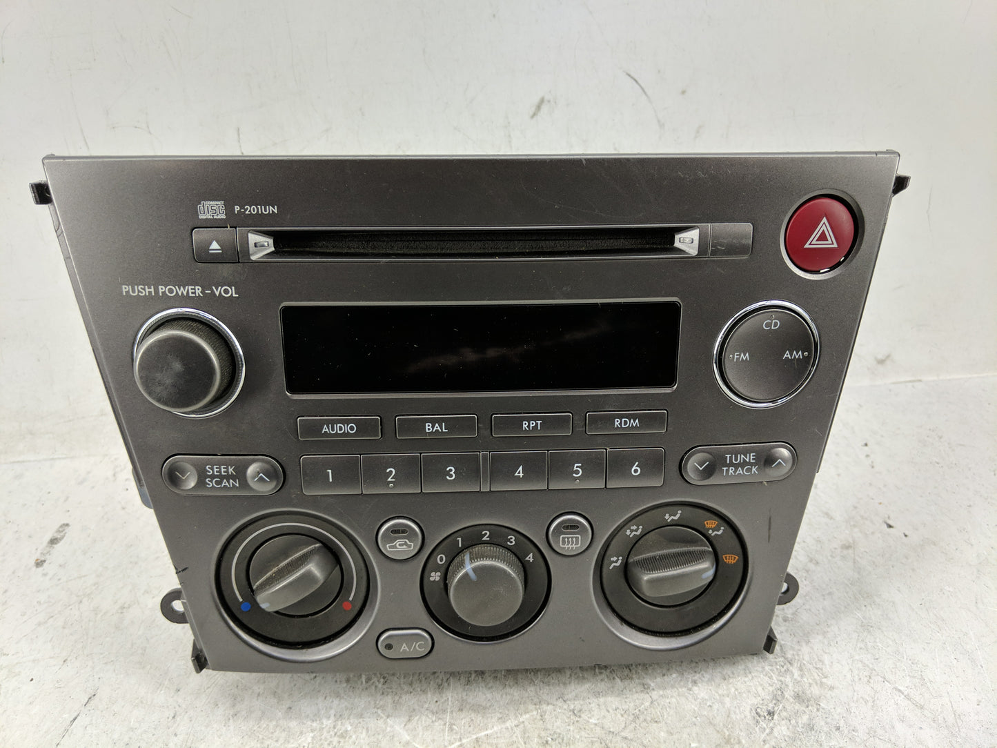 2005-2006 Subaru Legacy Radio AM FM Cd Player Receiver Replacement P/N:72311AG04A 146570-2683 Fits Fits 2005 2006 OEM Used A
