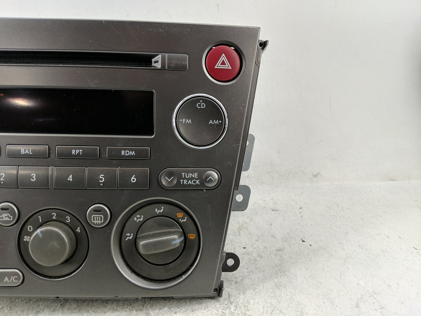 2005-2006 Subaru Legacy Radio AM FM Cd Player Receiver Replacement P/N:72311AG04A 146570-2683 Fits Fits 2005 2006 OEM Used A