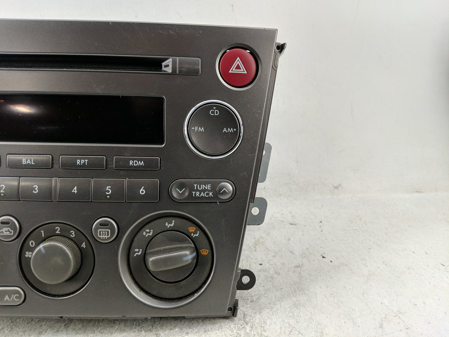 2005-2006 Subaru Legacy Radio AM FM Cd Player Receiver Replacement P/N:72311AG04A 146570-2683 Fits Fits 2005 2006 OEM Used A