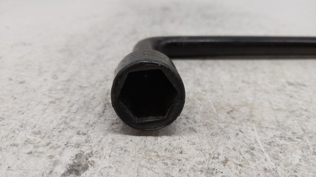 2006 Subaru Legacy CROWBAR - Oemusedautoparts1.com