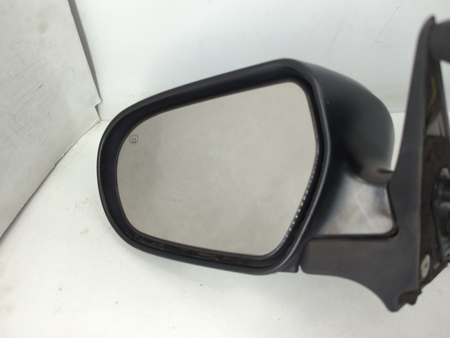 2005-2009 Subaru Legacy Driver Side View Mirror - Left Door Mirror OEM Used - Oemusedautoparts1.com