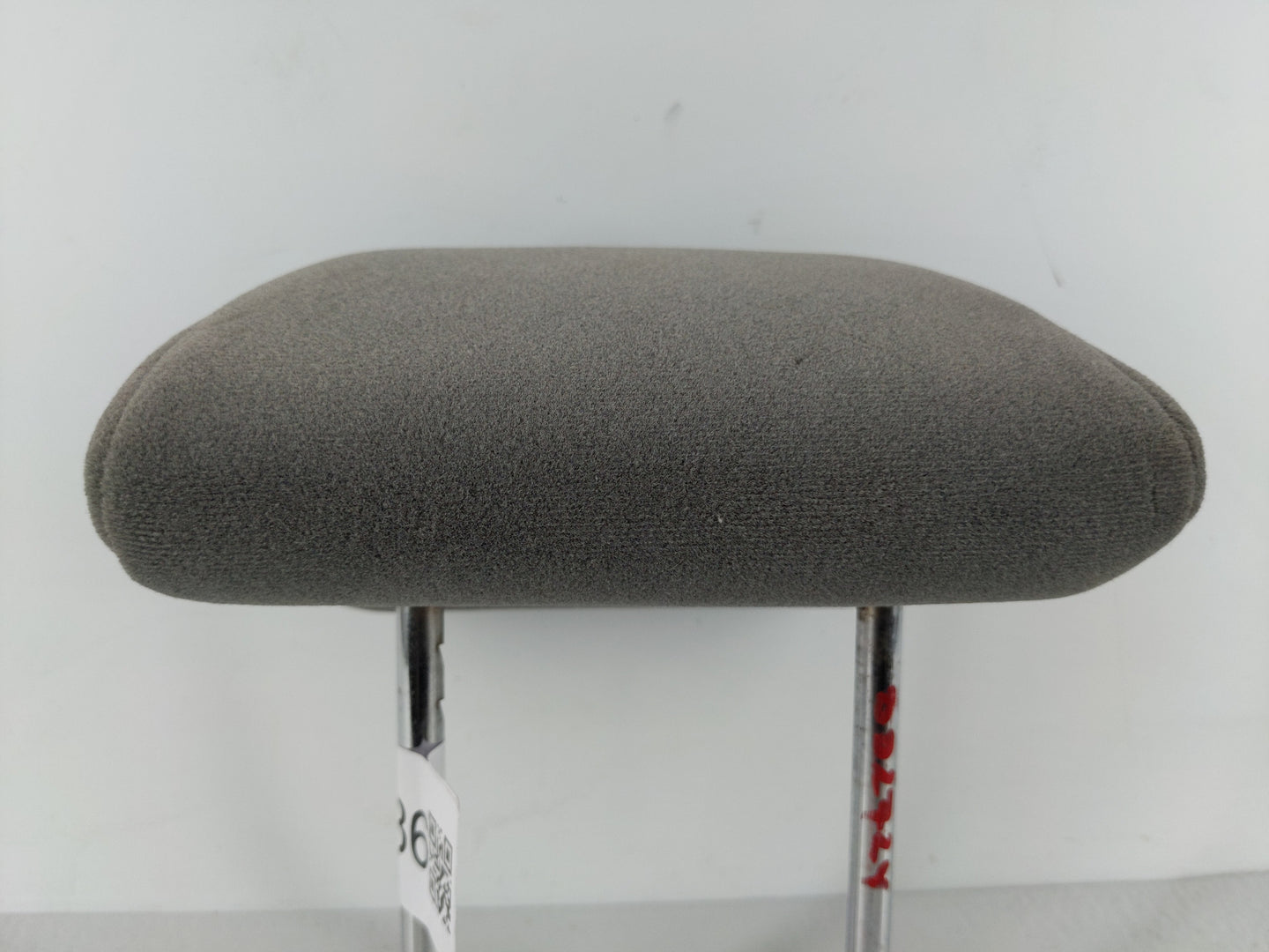 2005-2008 Suzuki Forenza Headrest Head Rest Rear Center Seat Fits Fits 2005 2006 2007 2008 OEM Used Auto Parts - Oemusedauto