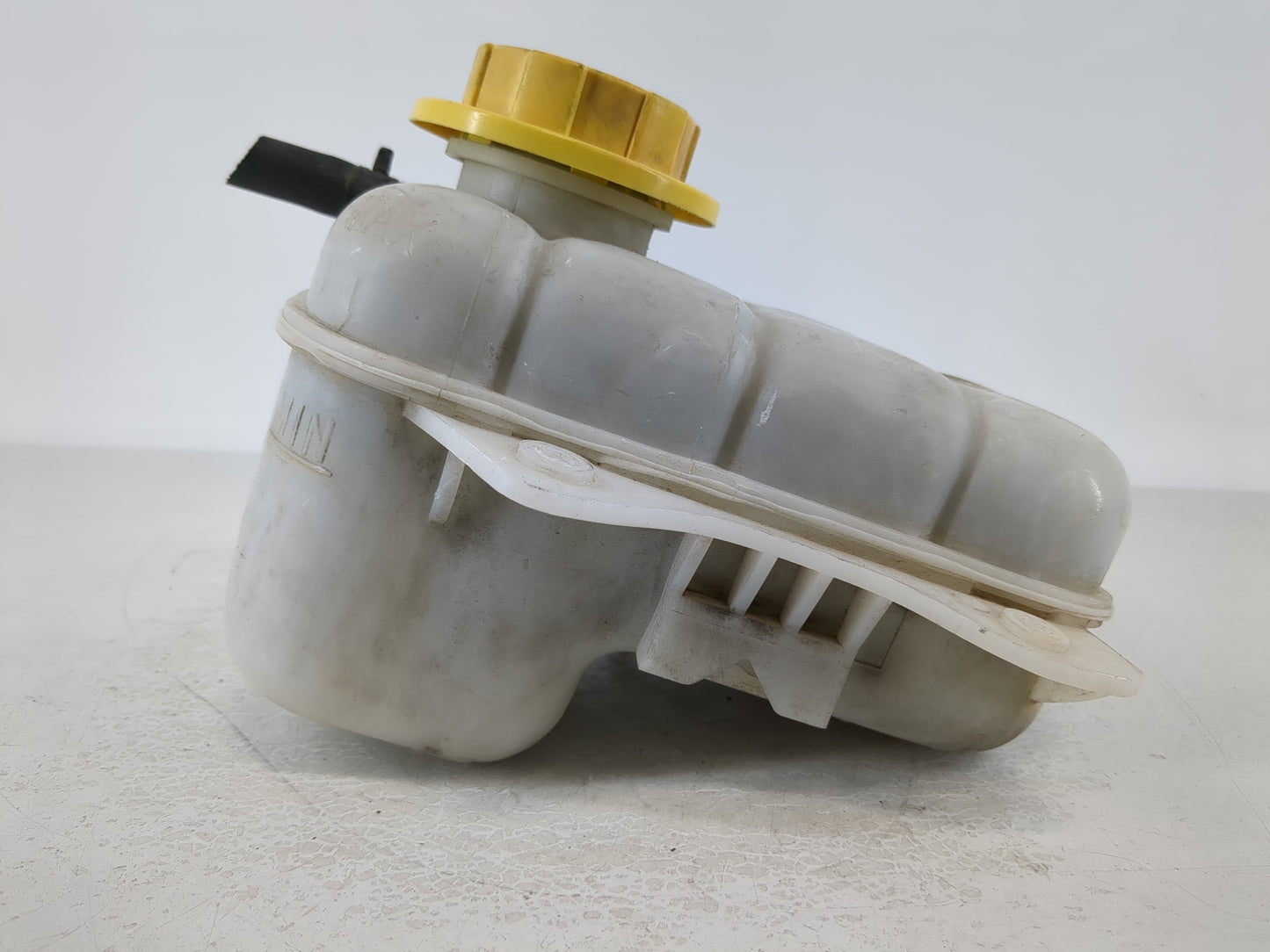 2004-2008 Suzuki Forenza Radiator Coolant Overflow Expansion Tank Bottle - Oemusedautoparts1.com