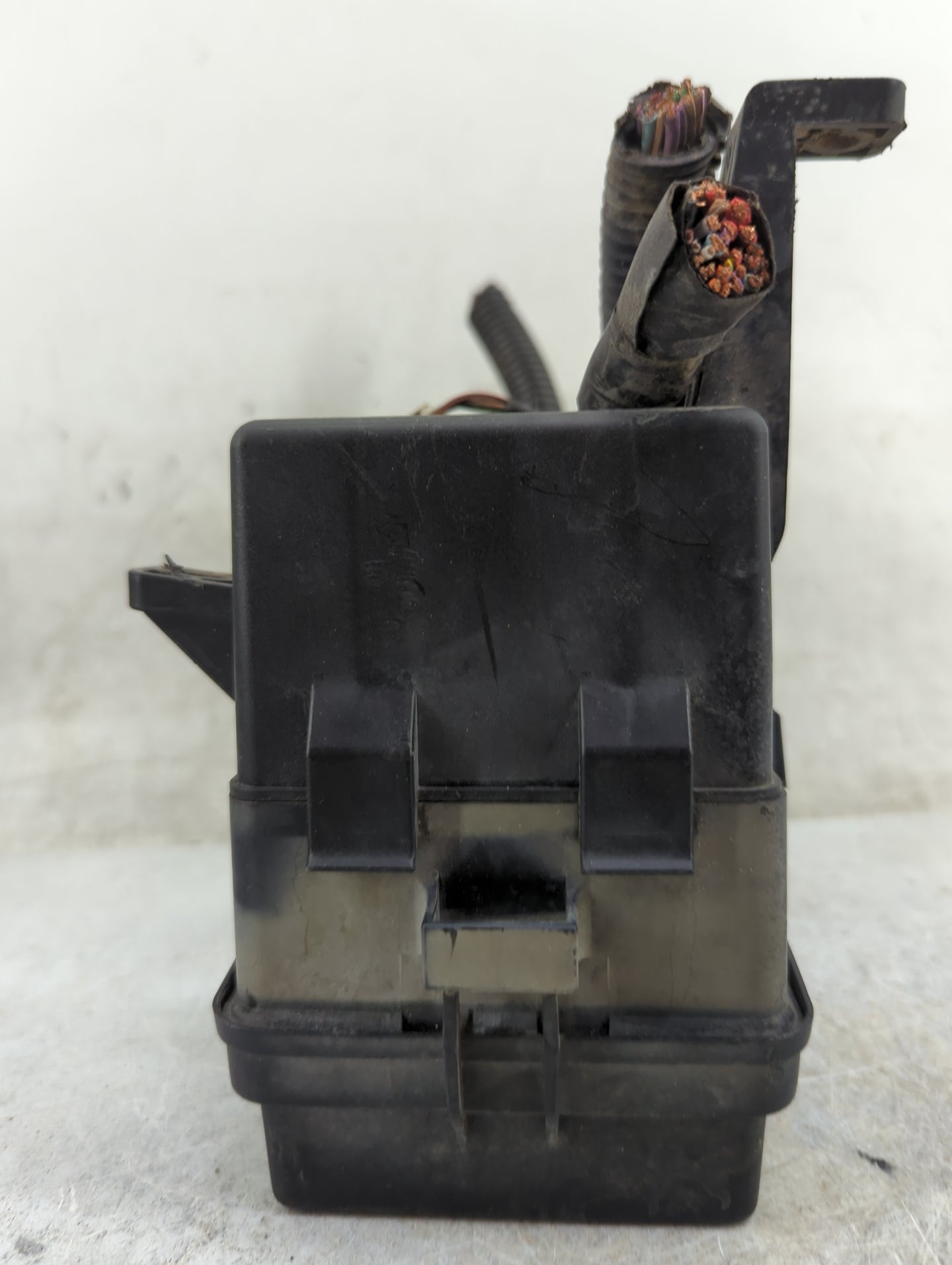2004-2008 Suzuki Forenza Fusebox Fuse Box Panel Relay Module P/N:0185J200AN J200AN Fits Fits 2004 2005 2006 2007 2008 OEM Us
