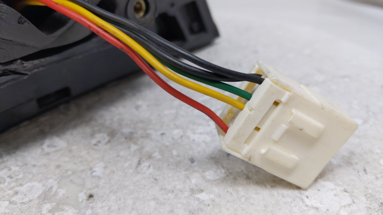 2004-2008 Suzuki Forenza Driver Side View Mirror - Left Door Mirror OEM Used - Oemusedautoparts1.com