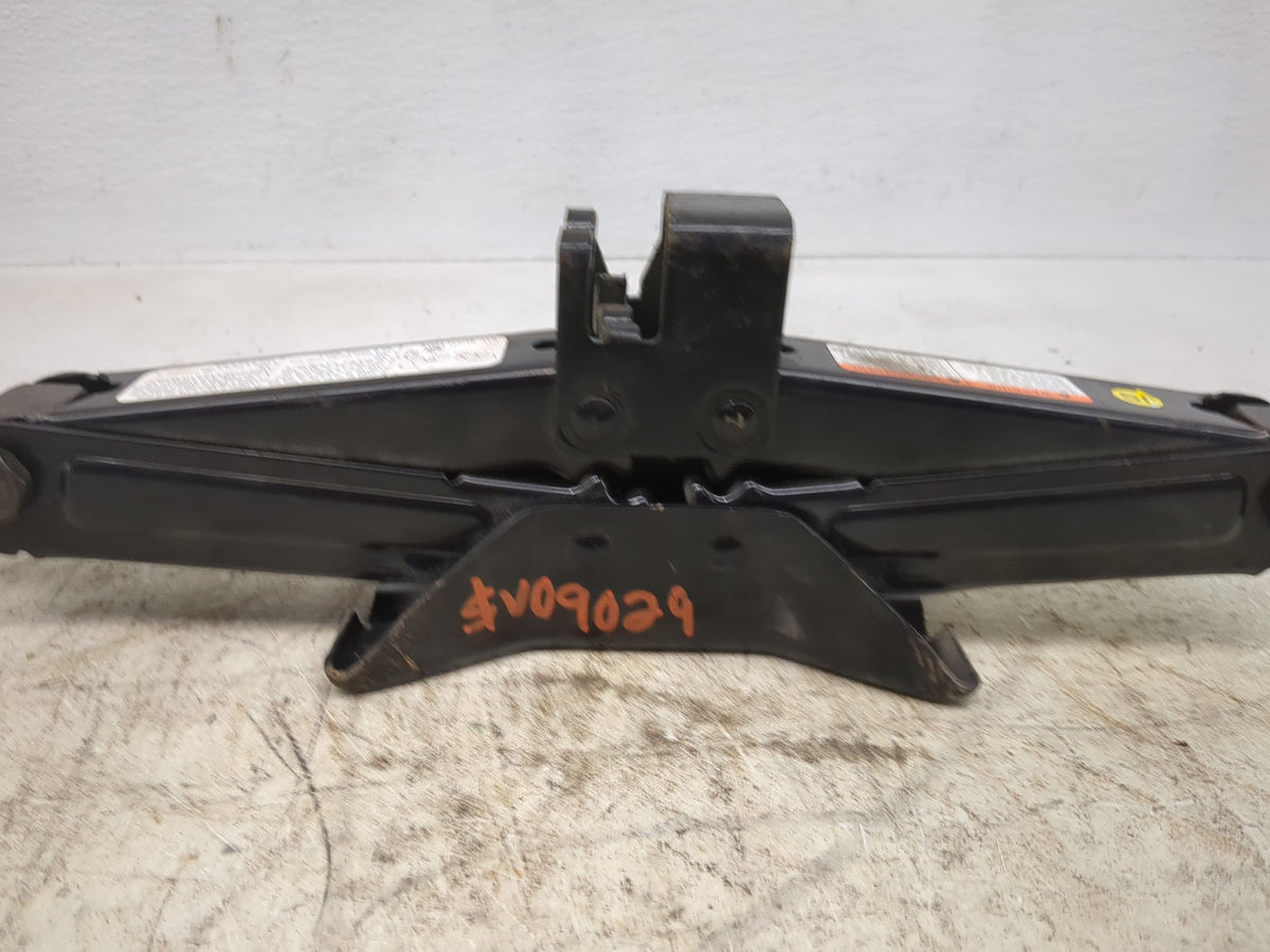 2006 Suzuki Reno Spare Scissor Car Jack - Oemusedautoparts1.com