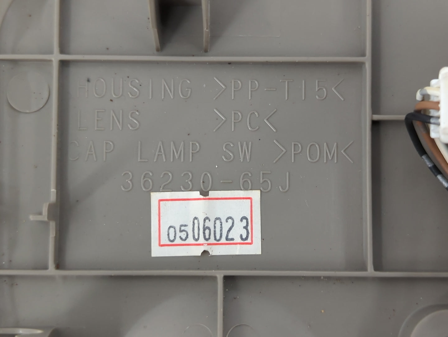 2006 Suzuki Vitara Overhead Roof Console Interior Dome Light Grey - Oemusedautoparts1.com