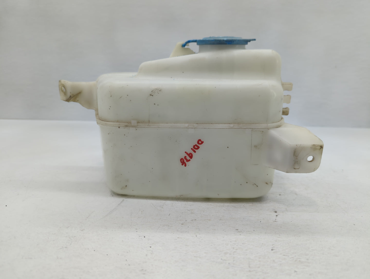 2006 Suzuki Xl-7 Windshield Washer Fluid Reservoir Bottle Oem - Oemusedautoparts1.com