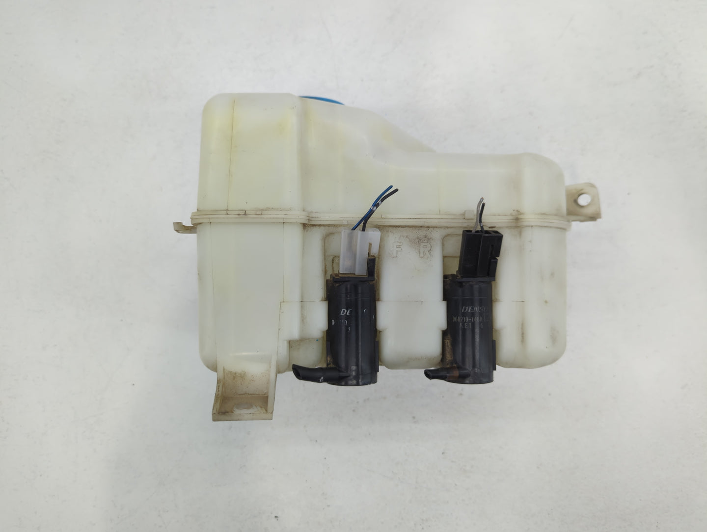 2006 Suzuki Xl-7 Windshield Washer Fluid Reservoir Bottle Oem - Oemusedautoparts1.com