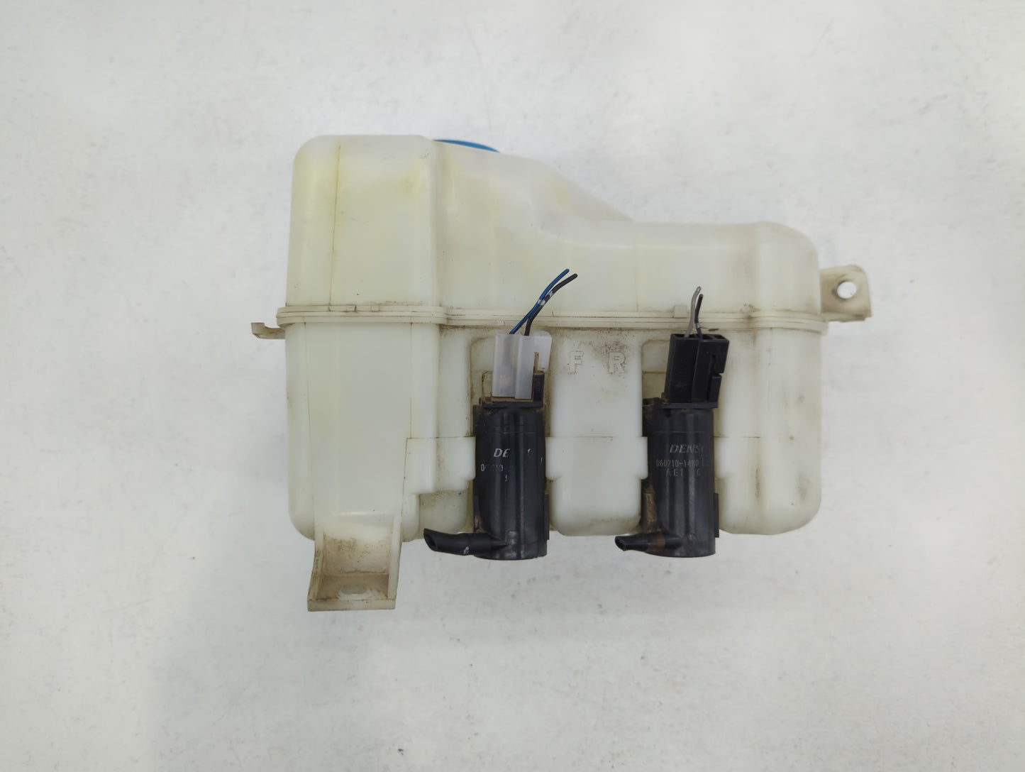 2006 Suzuki Xl-7 Windshield Washer Fluid Reservoir Bottle Oem - Oemusedautoparts1.com