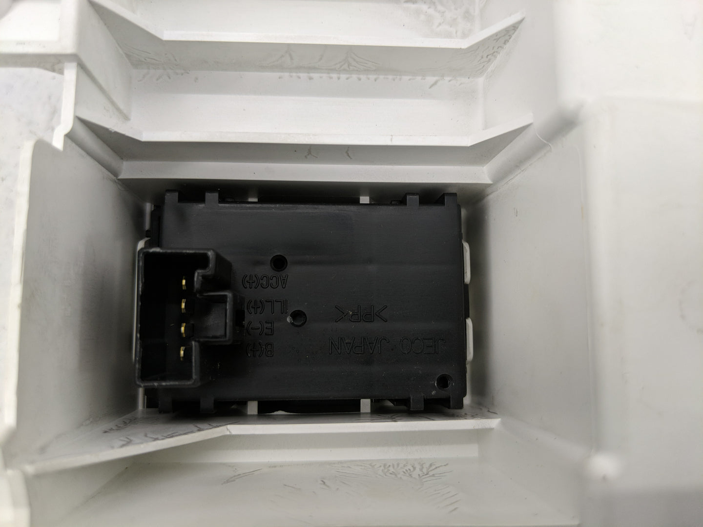 2006 Toyota Avalon Instrument Cluster Speedometer Gauges P/N:TN457300-2992 83290-07090-00 Fits OEM Used Auto Parts - Oemused