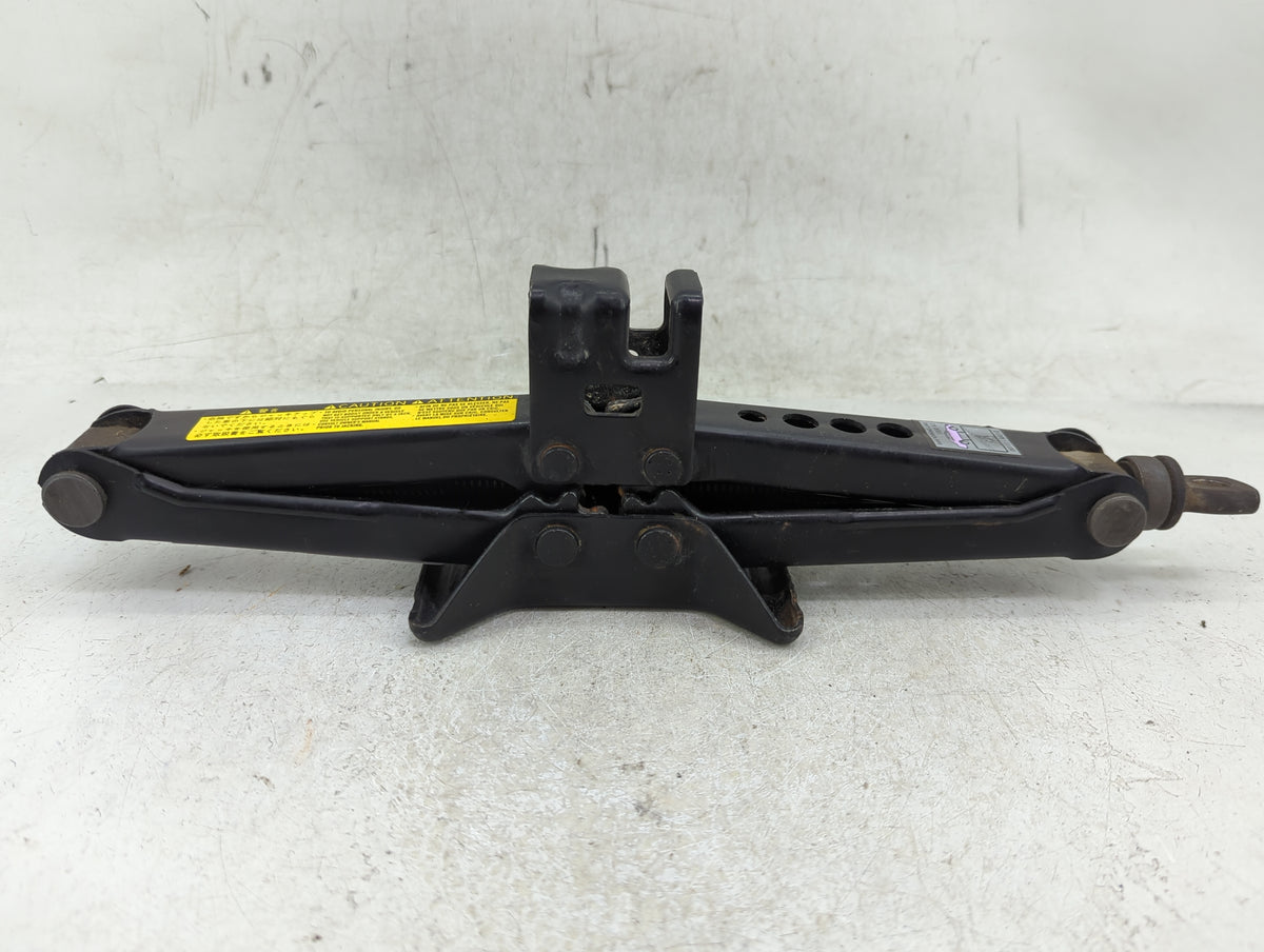 2006 Toyota Avalon Spare Scissor Car Jack - Oemusedautoparts1.com