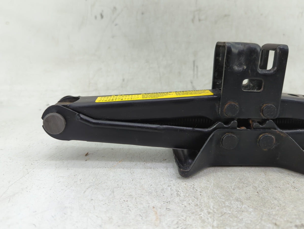2006 Toyota Avalon Spare Scissor Car Jack - Oemusedautoparts1.com