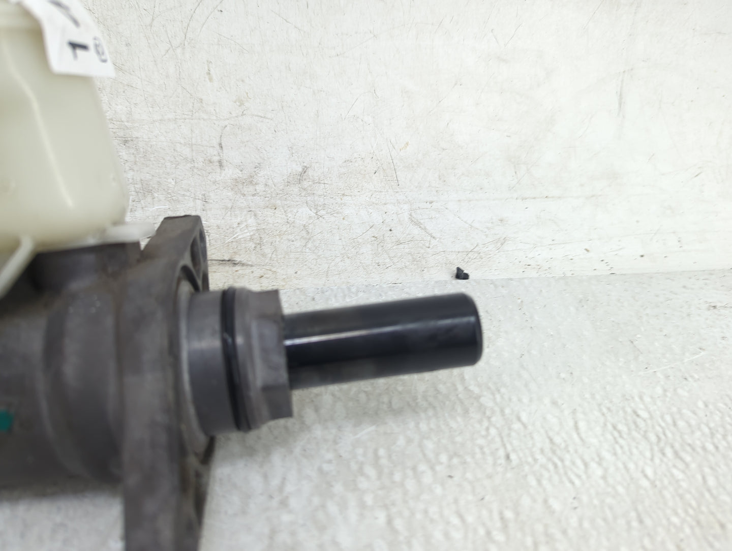 2005-2007 Toyota Avalon Brake Master Cylinder 1451351 - Oemusedautoparts1.com