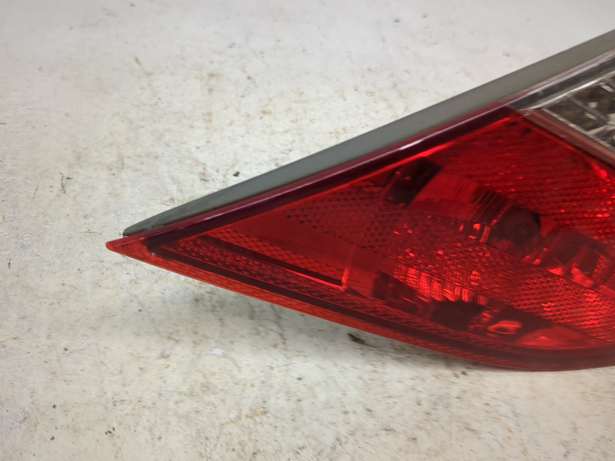 2005-2010 Toyota Avalon Passenger Right Side Deck Lid Mounted Tail Light 1513393 - Oemusedautoparts1.com