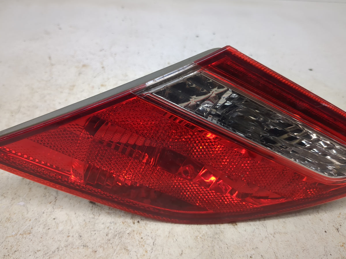 2005-2010 Toyota Avalon Passenger Right Side Deck Lid Mounted Tail Light 1513393 - Oemusedautoparts1.com