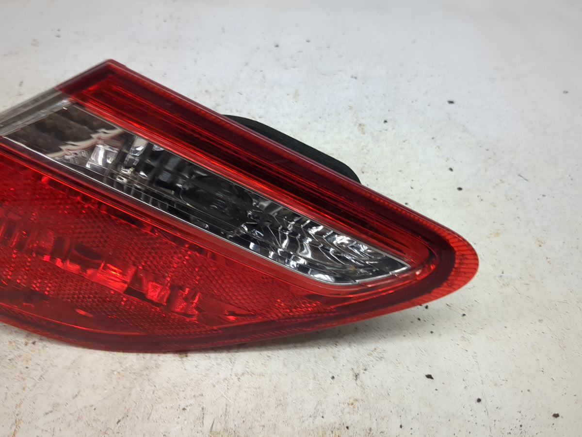 2005-2010 Toyota Avalon Passenger Right Side Deck Lid Mounted Tail Light 1513393 - Oemusedautoparts1.com
