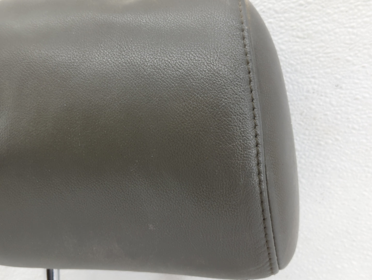 2005-2007 Toyota Avalon Headrest Head Rest Front Driver Passenger Seat Fits Fits 2005 2006 2007 OEM Used Auto Parts - Oemuse