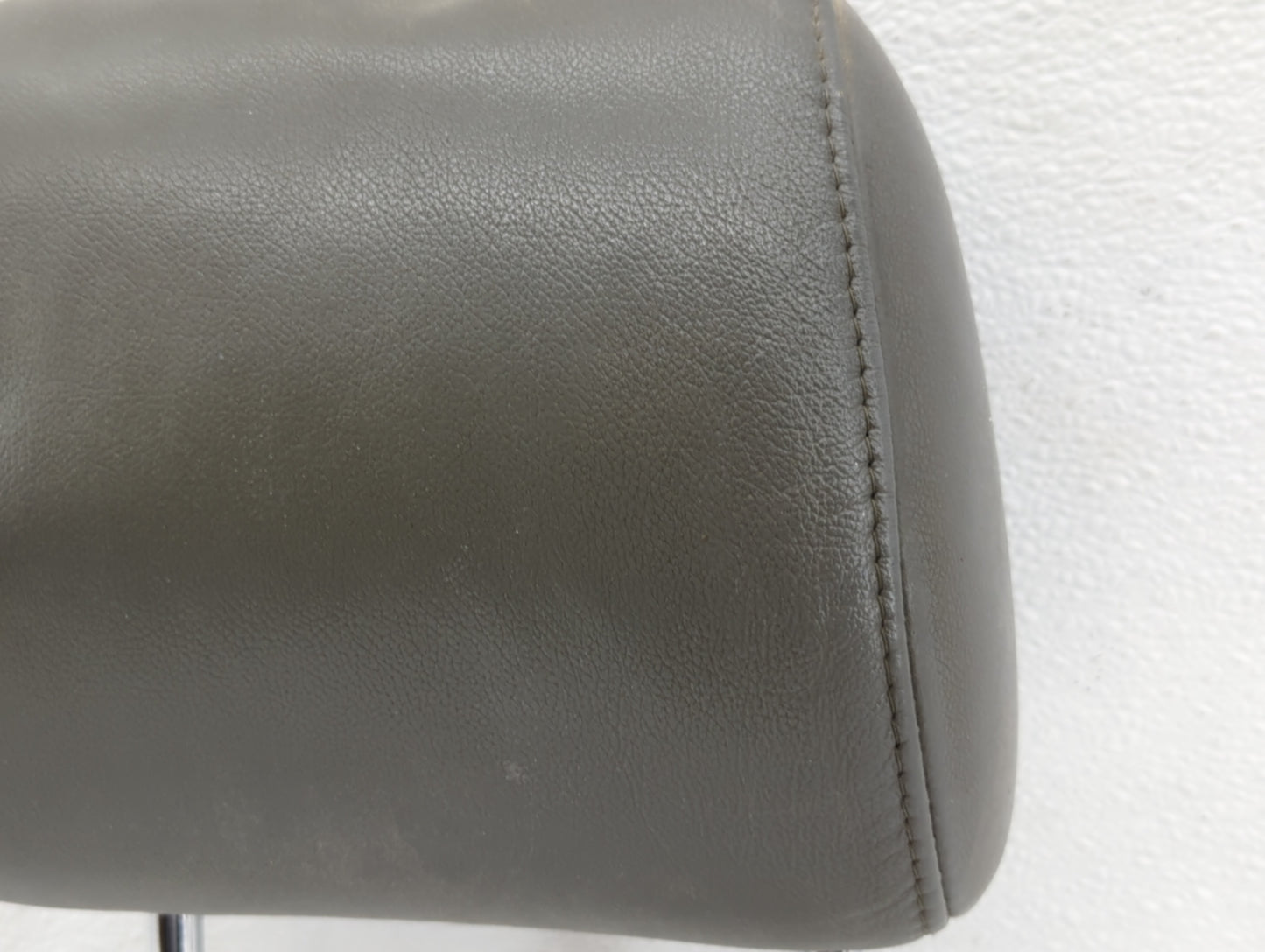 2005-2007 Toyota Avalon Headrest Head Rest Front Driver Passenger Seat Fits Fits 2005 2006 2007 OEM Used Auto Parts - Oemuse