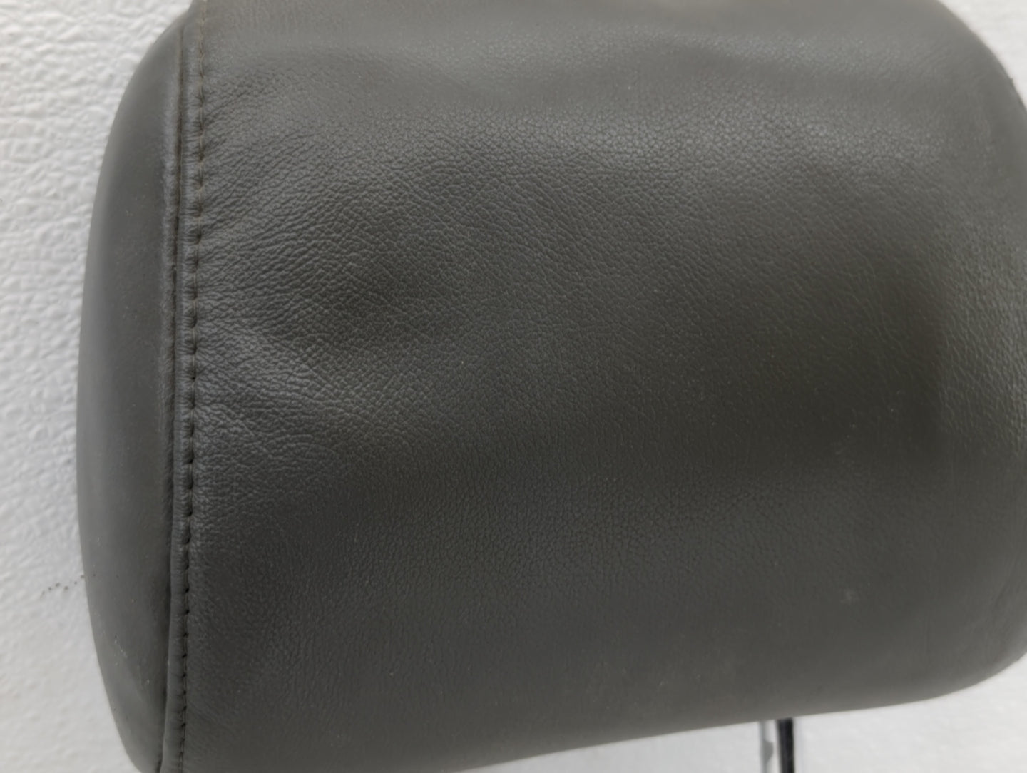 2005-2007 Toyota Avalon Headrest Head Rest Front Driver Passenger Seat Fits Fits 2005 2006 2007 OEM Used Auto Parts - Oemuse