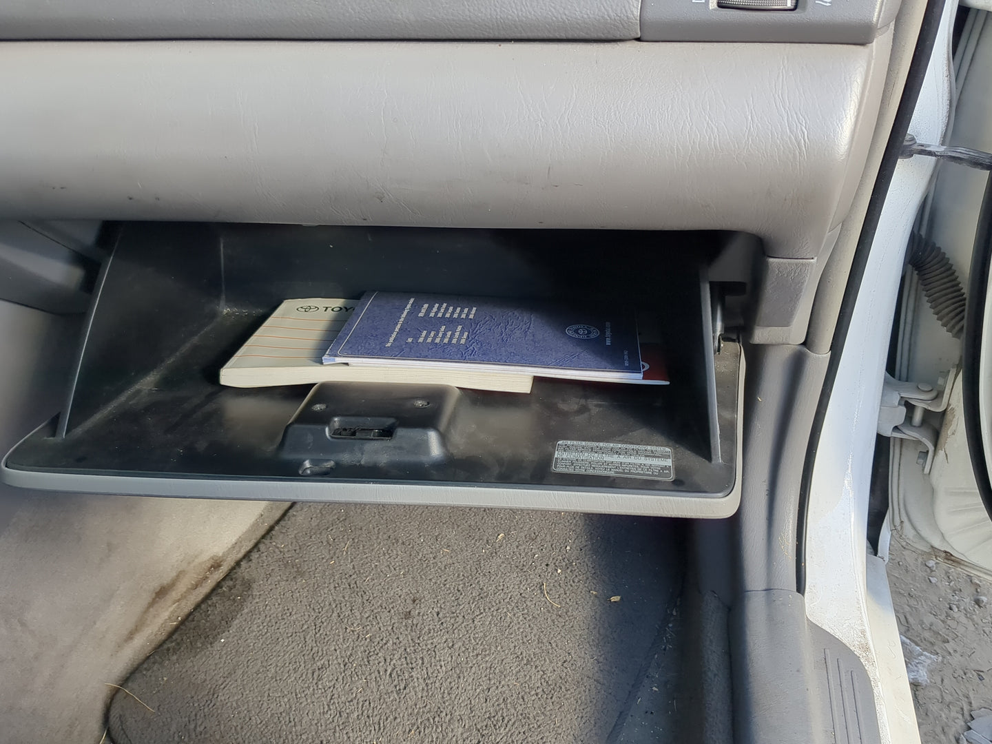 2006 Toyota Camry Passenger Glove Box Door Storage Compartment 1197129 - Oemusedautoparts1.com