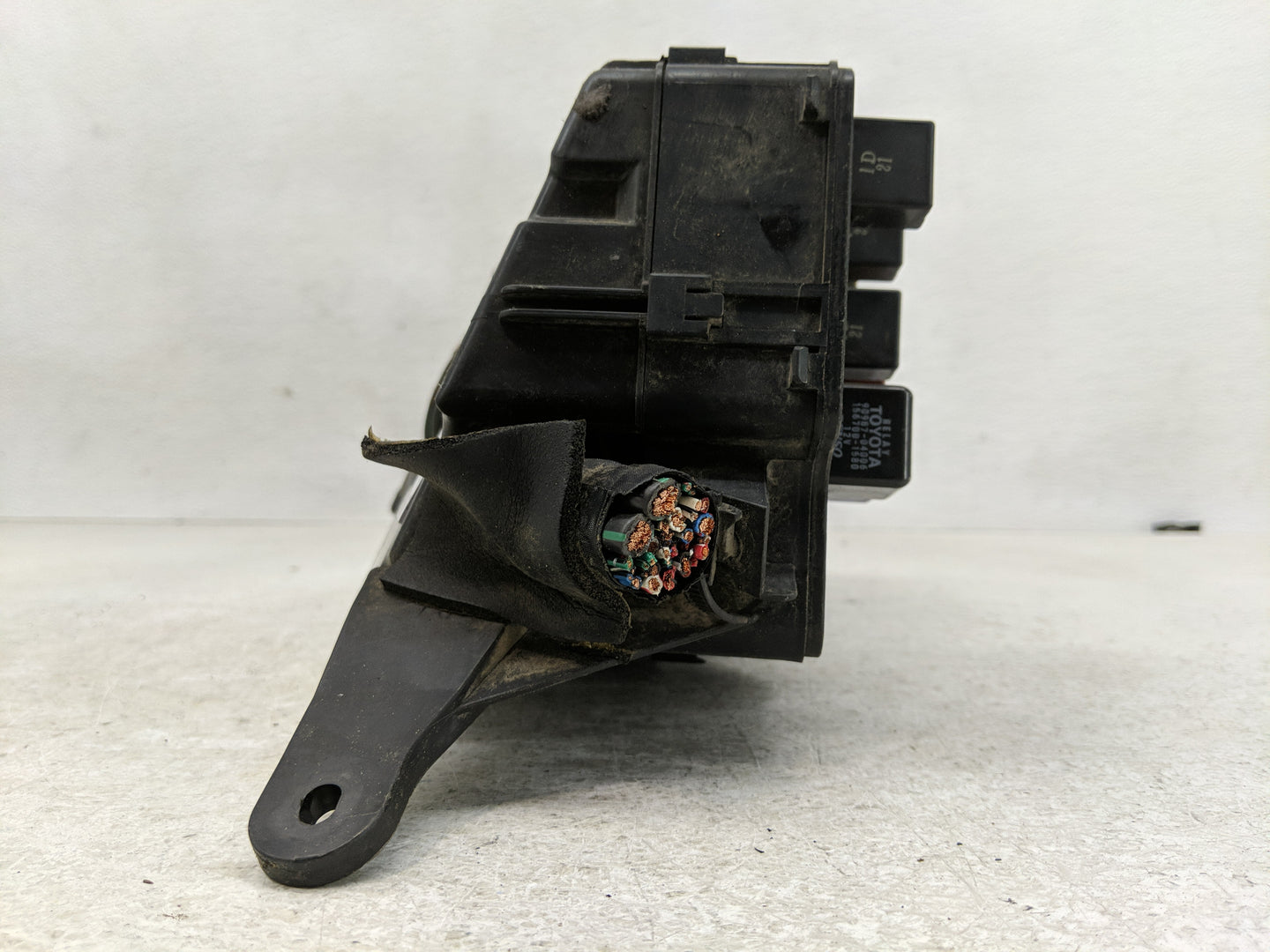 2004-2006 Toyota Camry Fusebox Fuse Box Panel Relay Module Fits Fits 2004 2005 2006 OEM Used Auto Parts - Oemusedautoparts1.