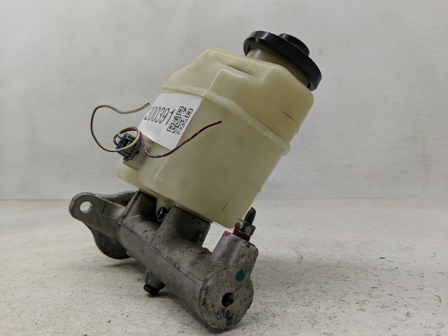 2005-2006 Toyota Camry Brake Master Cylinder - Oemusedautoparts1.com