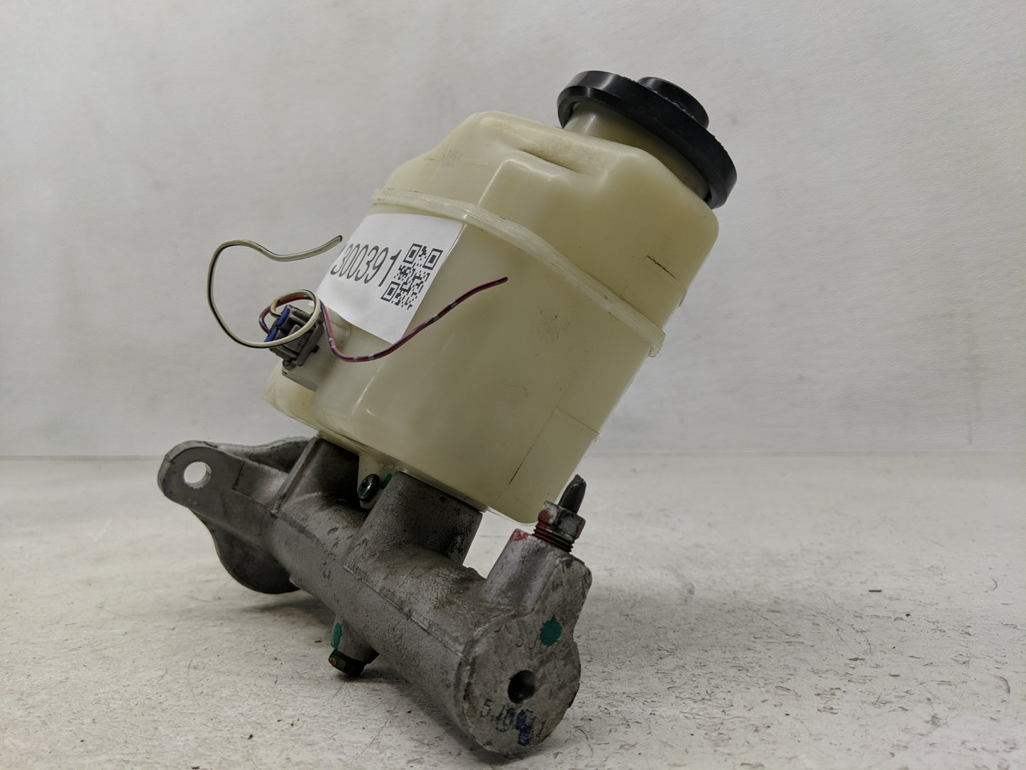 2005-2006 Toyota Camry Brake Master Cylinder - Oemusedautoparts1.com
