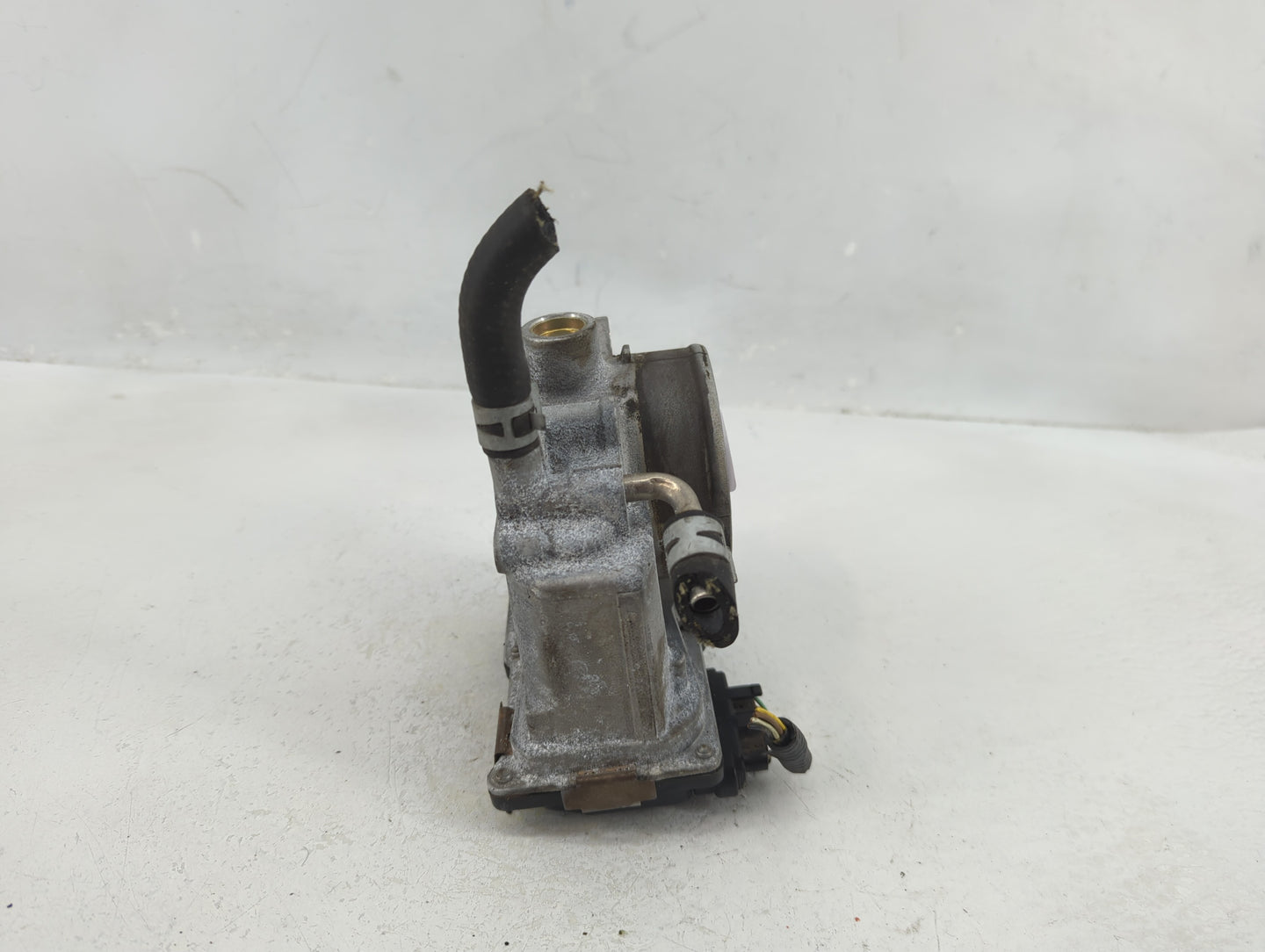 2003-2006 Toyota Camry Throttle Body P/N:22030-0A020 Fits Fits 2003 2004 2005 2006 2007 2008 2009 2010 OEM Used Auto Parts -