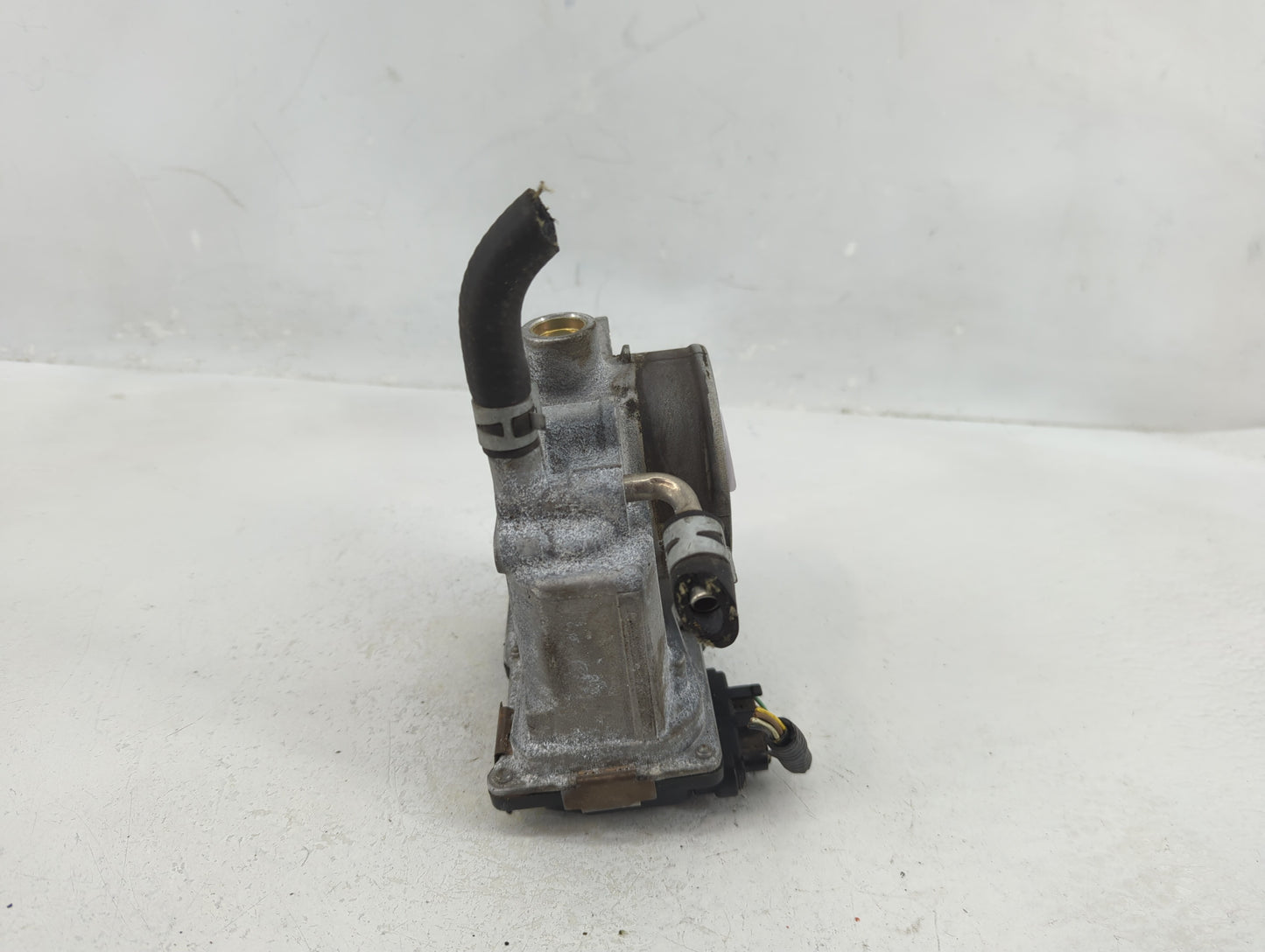 2003-2006 Toyota Camry Throttle Body P/N:22030-0A020 Fits Fits 2003 2004 2005 2006 2007 2008 2009 2010 OEM Used Auto Parts -