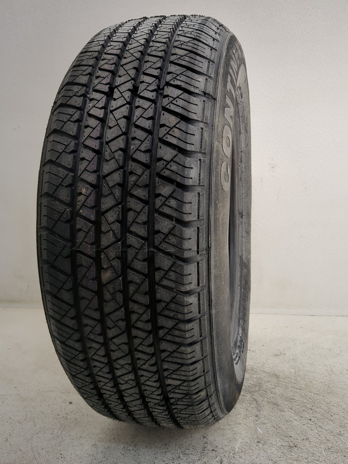Used Tire P205/65R15 CONTINENTAL TOURING CONTACT AS 92T - Tread Depth 10/32 - Oemusedautoparts1.com