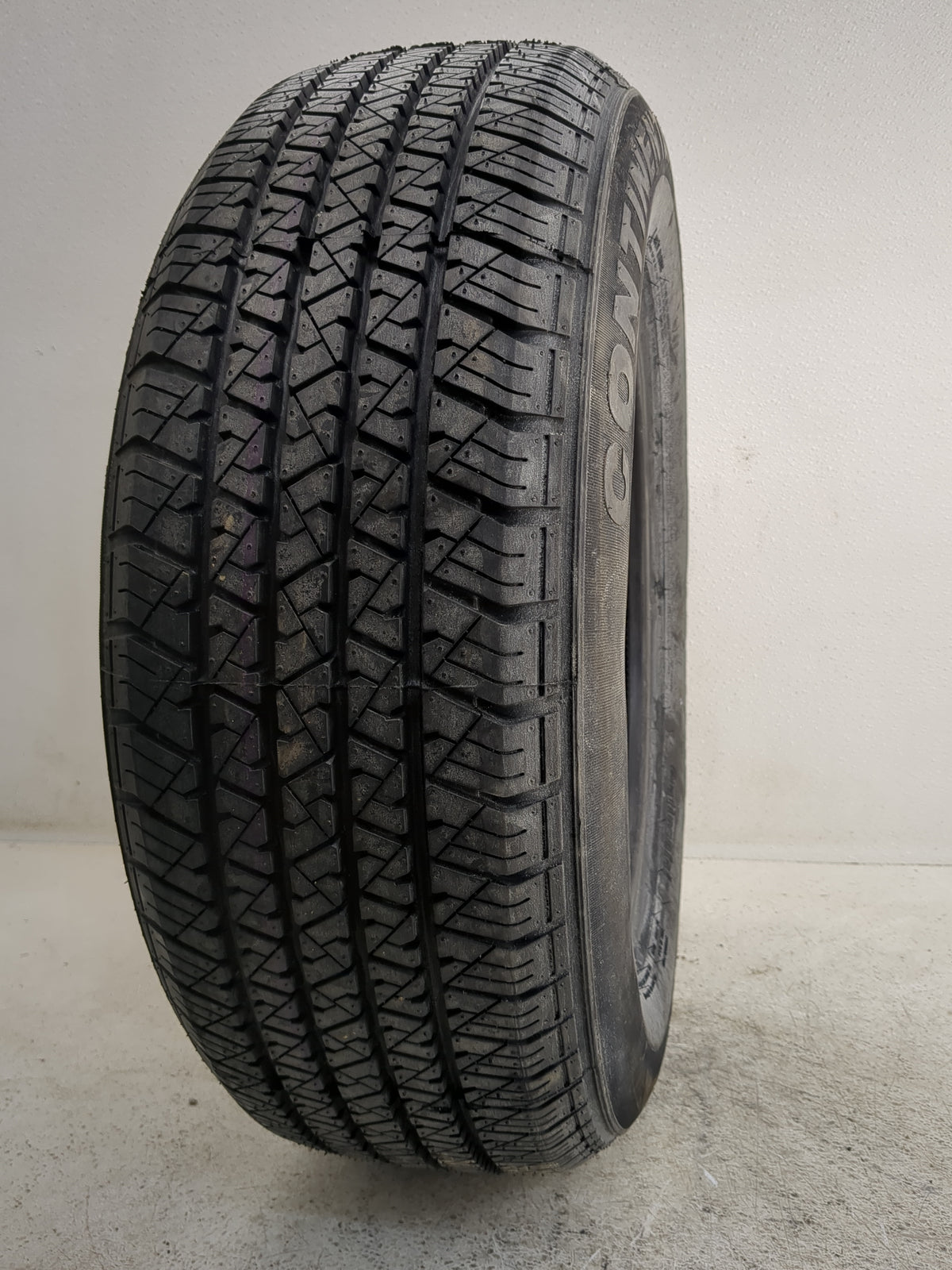 Used Tire P205/65R15 CONTINENTAL TOURING CONTACT AS 92T - Tread Depth 10/32 - Oemusedautoparts1.com