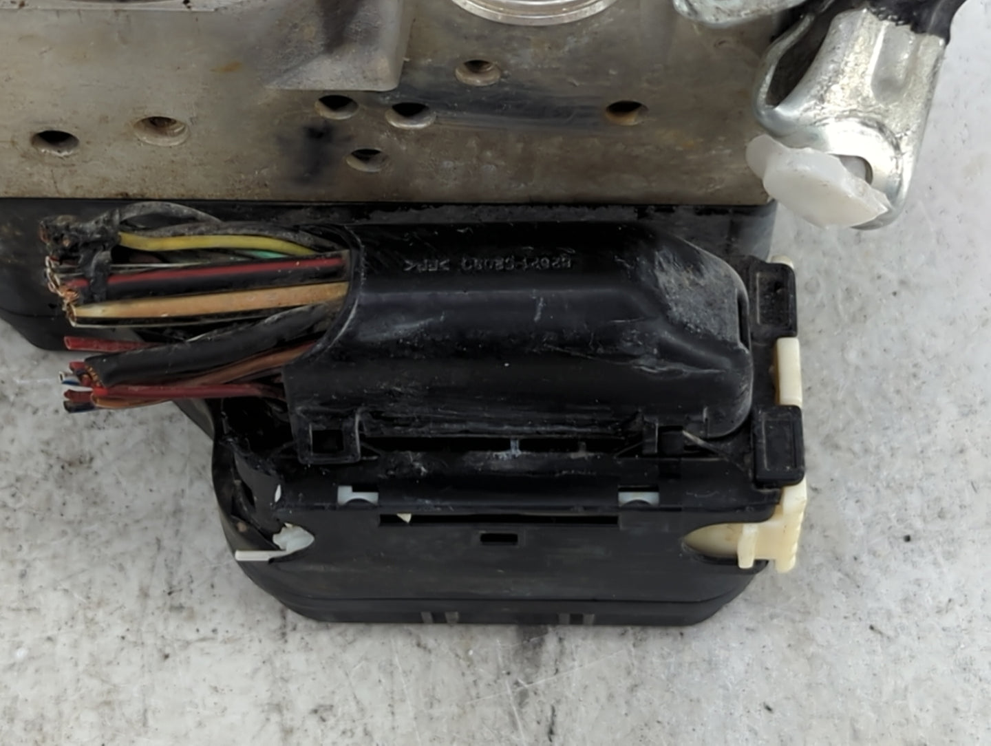 2006 Toyota Camry ABS Pump Control Module Replacement P/N:44540-06070 Fits OEM Used Auto Parts - Oemusedautoparts1.com