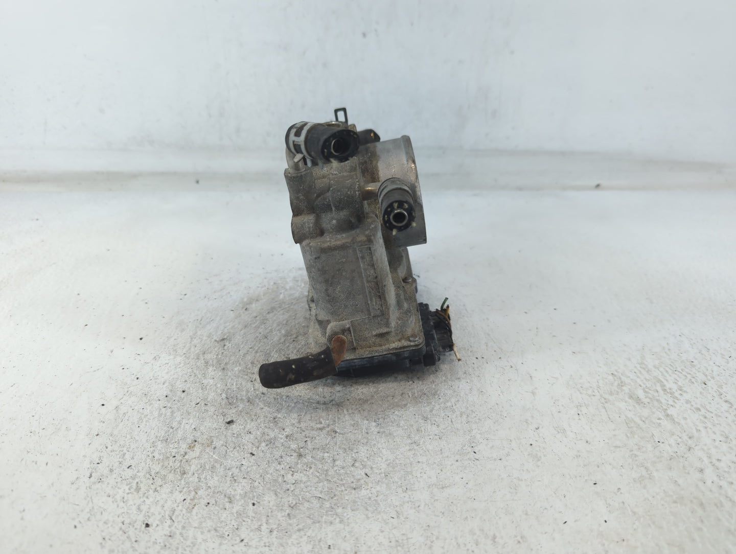 2004-2006 Toyota Camry Throttle Body P/N:22030-0H020 Fits Fits 2004 2005 2006 2007 OEM Used Auto Parts - Oemusedautoparts1.c