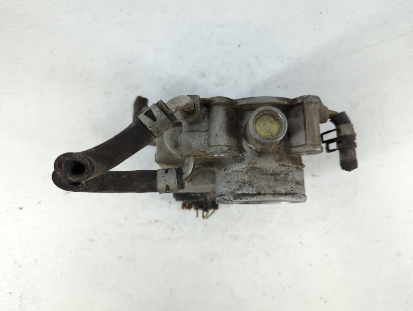 2004-2006 Toyota Camry Throttle Body P/N:22030-0H020 Fits Fits 2004 2005 2006 2007 OEM Used Auto Parts - Oemusedautoparts1.c