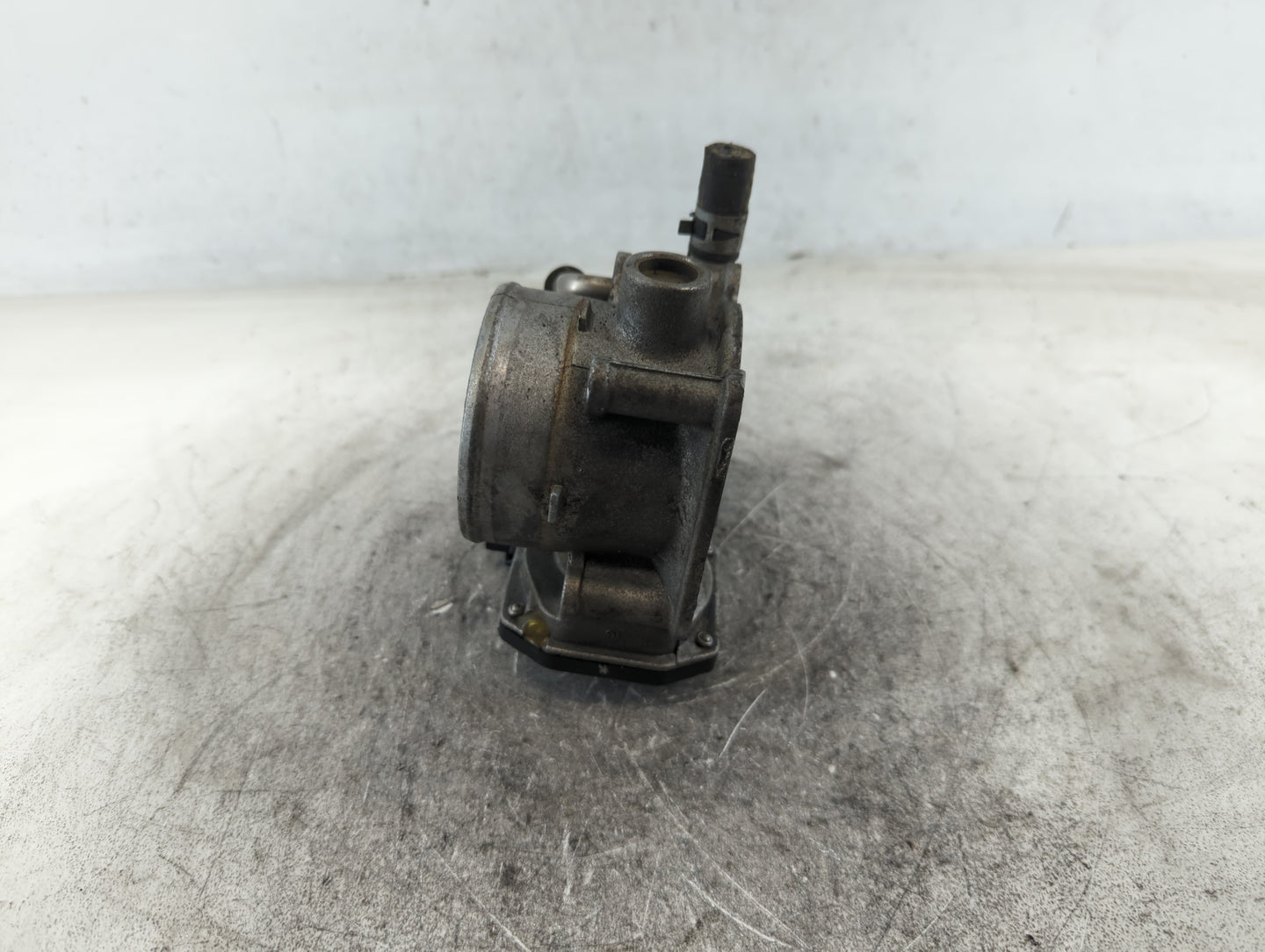 2003-2006 Toyota Camry Throttle Body P/N:22030-0A020 Fits Fits 2003 2004 2005 2006 2007 2008 2009 2010 OEM Used Auto Parts -