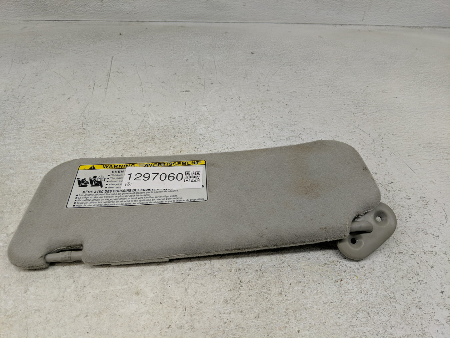 2005-2008 Toyota Corolla Sun Visor Shade Replacement Passenger Right Mirror Fits Fits 2005 2006 2007 2008 OEM Used Auto Part