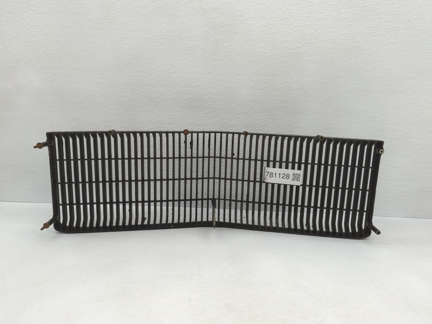 2004-2008 Toyota Corolla Front Grille Bumper Not Included - Oemusedautoparts1.com