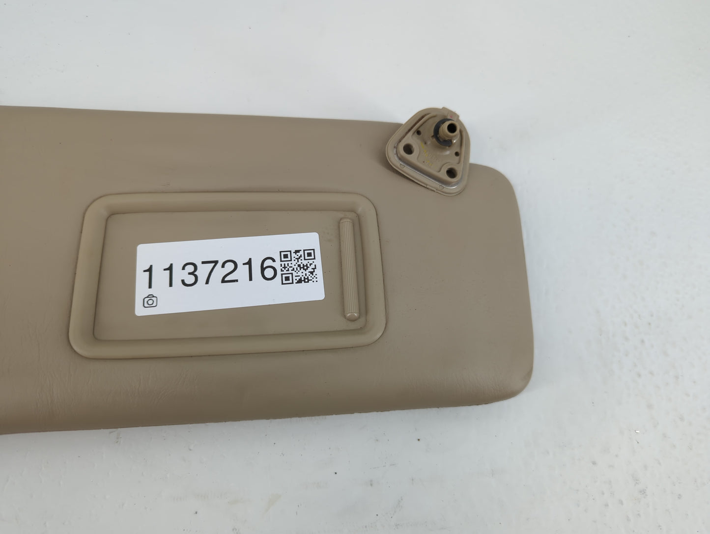 2004-2007 Toyota Highlander Sun Visor Shade Replacement Passenger Right Mirror Fits Fits 2004 2005 2006 2007 OEM Used Auto P