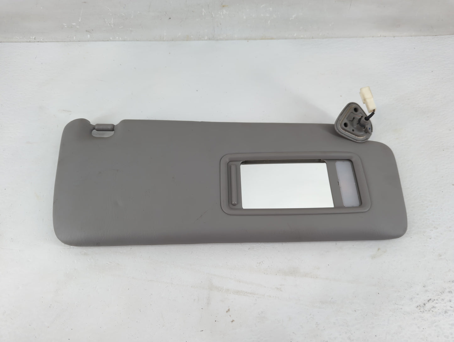2004-2007 Toyota Highlander Sun Visor Shade Replacement Passenger Right Mirror Fits Fits 2004 2005 2006 2007 OEM Used Auto P