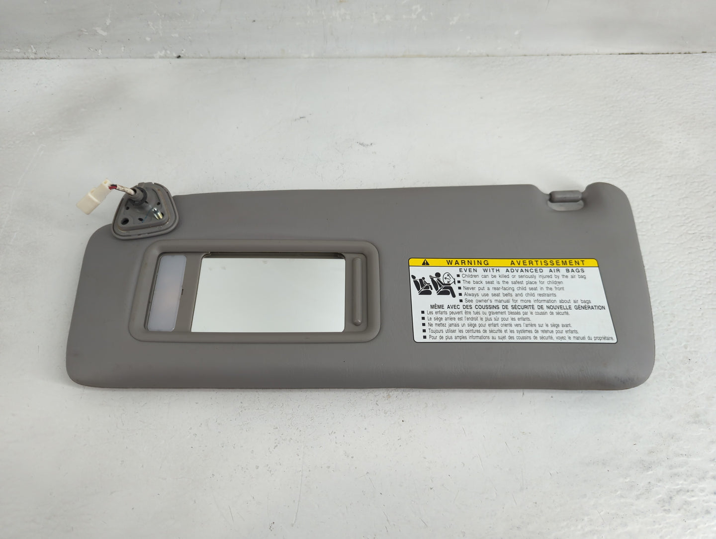 2004-2007 Toyota Highlander Sun Visor Shade Replacement Driver Left Mirror Fits Fits 2004 2005 2006 2007 OEM Used Auto Parts