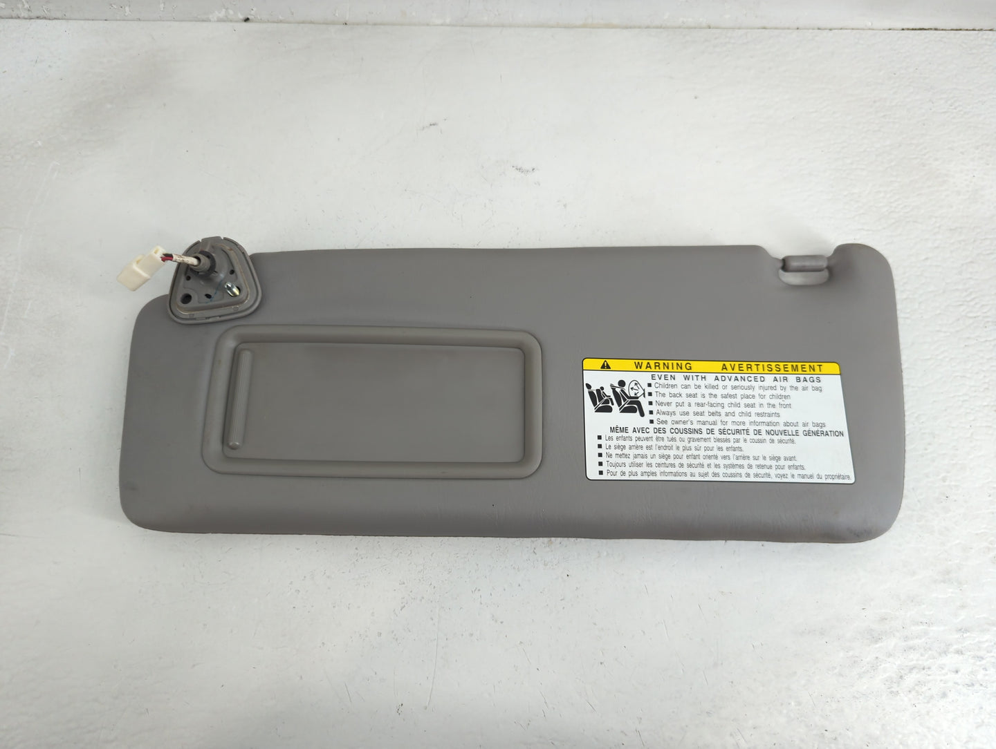 2004-2007 Toyota Highlander Sun Visor Shade Replacement Driver Left Mirror Fits Fits 2004 2005 2006 2007 OEM Used Auto Parts