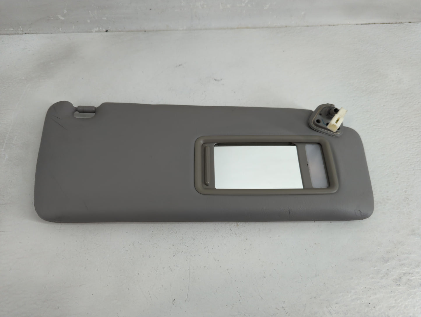 2004-2007 Toyota Highlander Sun Visor Shade Replacement Passenger Right Mirror Fits Fits 2004 2005 2006 2007 OEM Used Auto P