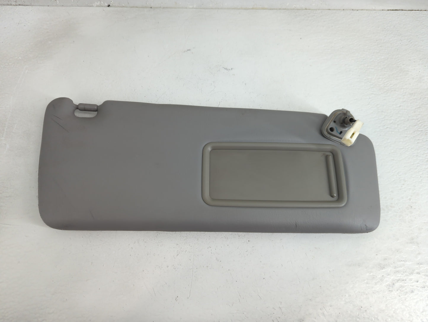 2004-2007 Toyota Highlander Sun Visor Shade Replacement Passenger Right Mirror Fits Fits 2004 2005 2006 2007 OEM Used Auto P