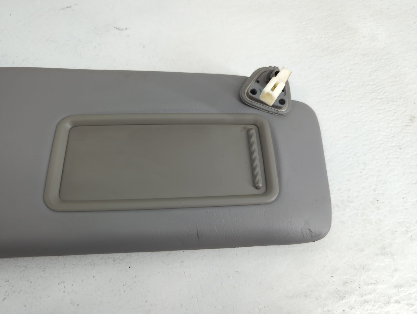 2004-2007 Toyota Highlander Sun Visor Shade Replacement Passenger Right Mirror Fits Fits 2004 2005 2006 2007 OEM Used Auto P