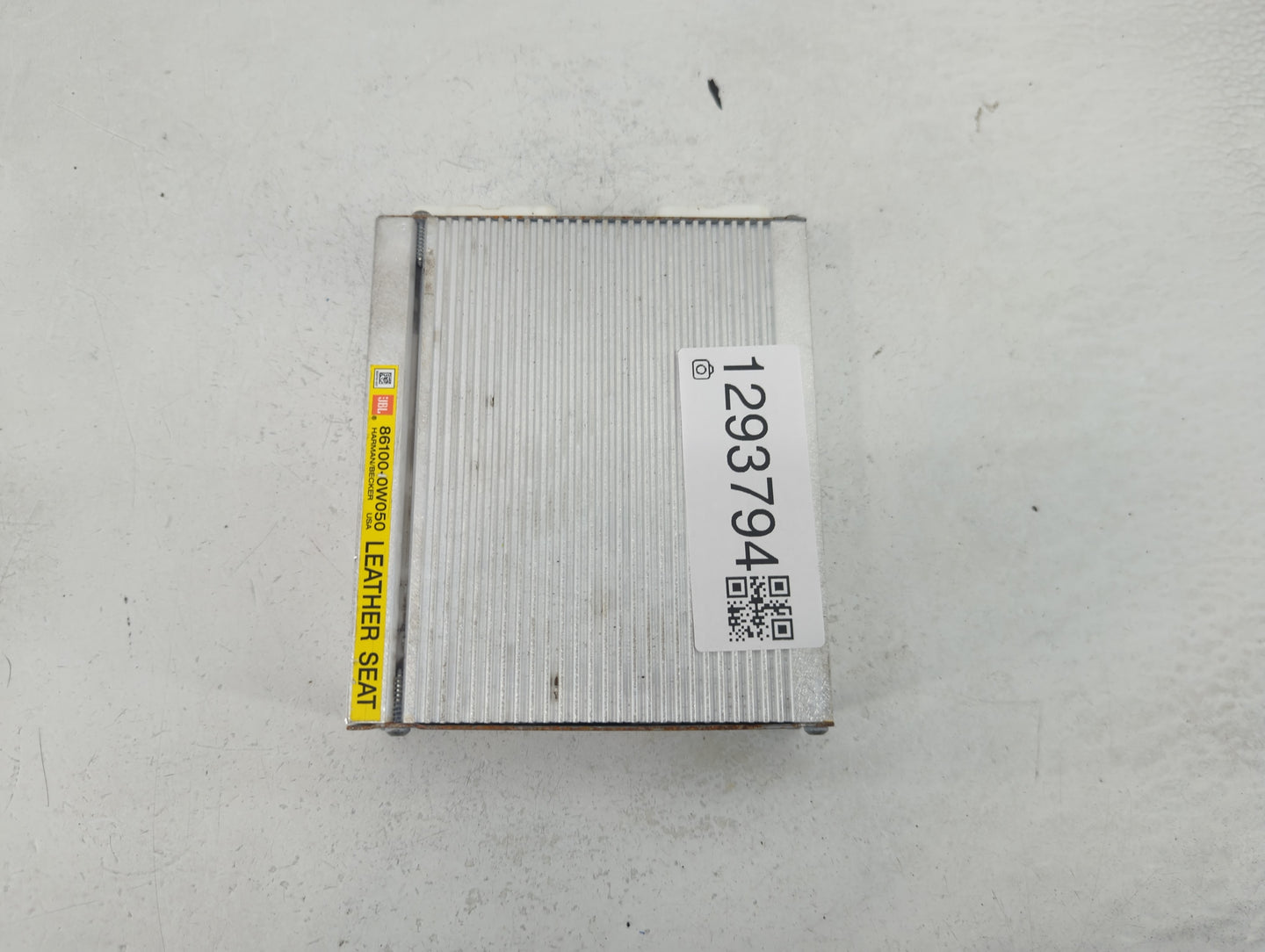 2006-2007 Toyota Highlander Radio AM FM Cd Player Receiver Replacement P/N:86100-0W050 Fits Fits 2006 2007 OEM Used Auto Par