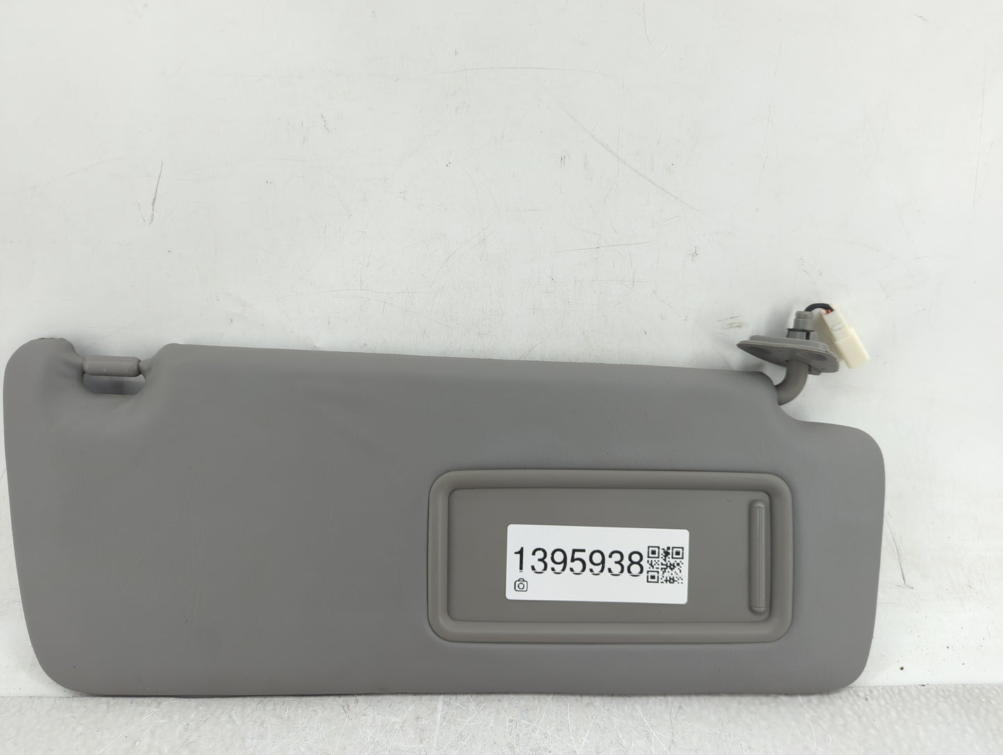2004-2007 Toyota Highlander Sun Visor Shade Replacement Passenger Right Mirror Fits Fits 2004 2005 2006 2007 OEM Used Auto P