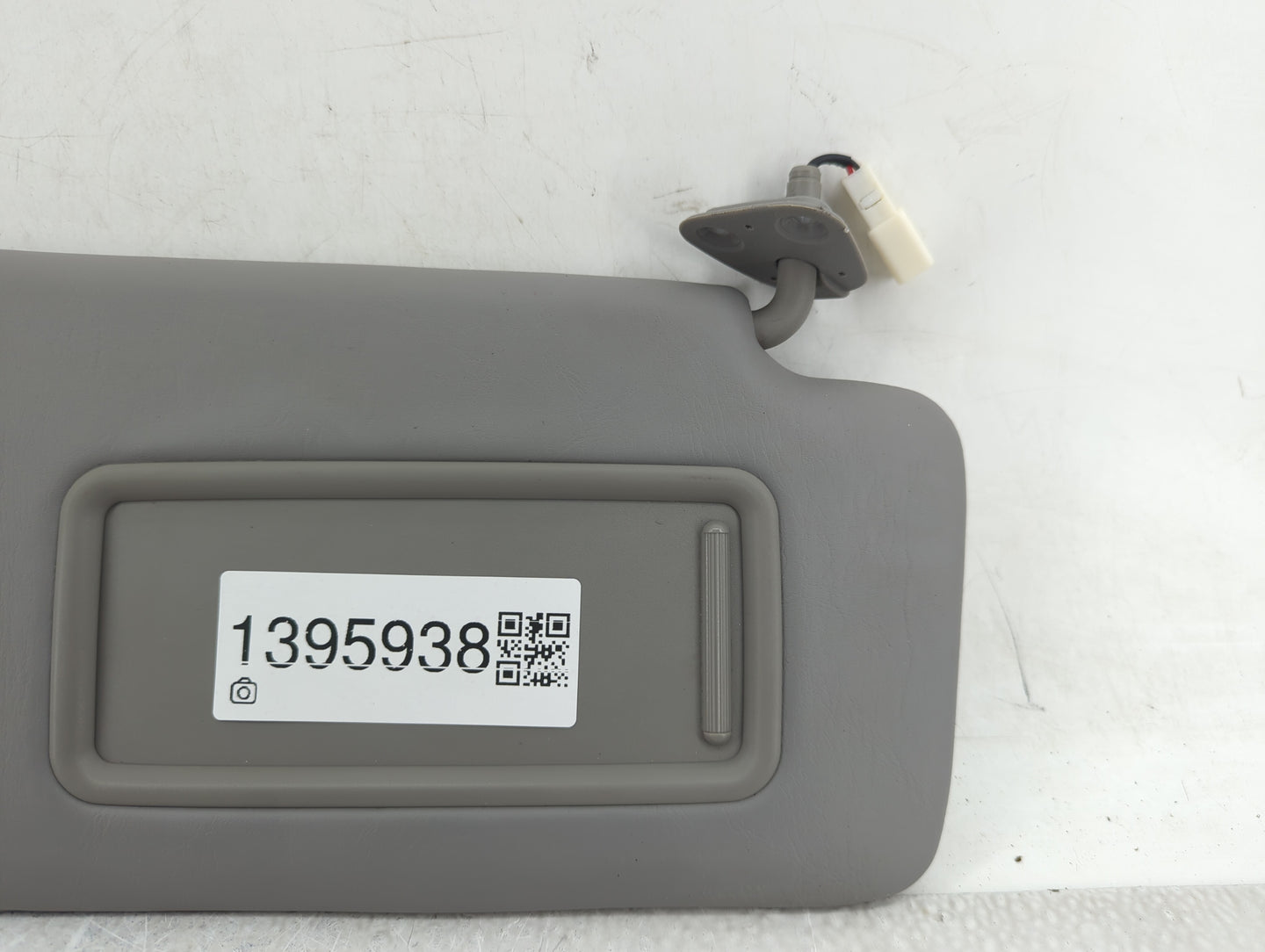 2004-2007 Toyota Highlander Sun Visor Shade Replacement Passenger Right Mirror Fits Fits 2004 2005 2006 2007 OEM Used Auto P