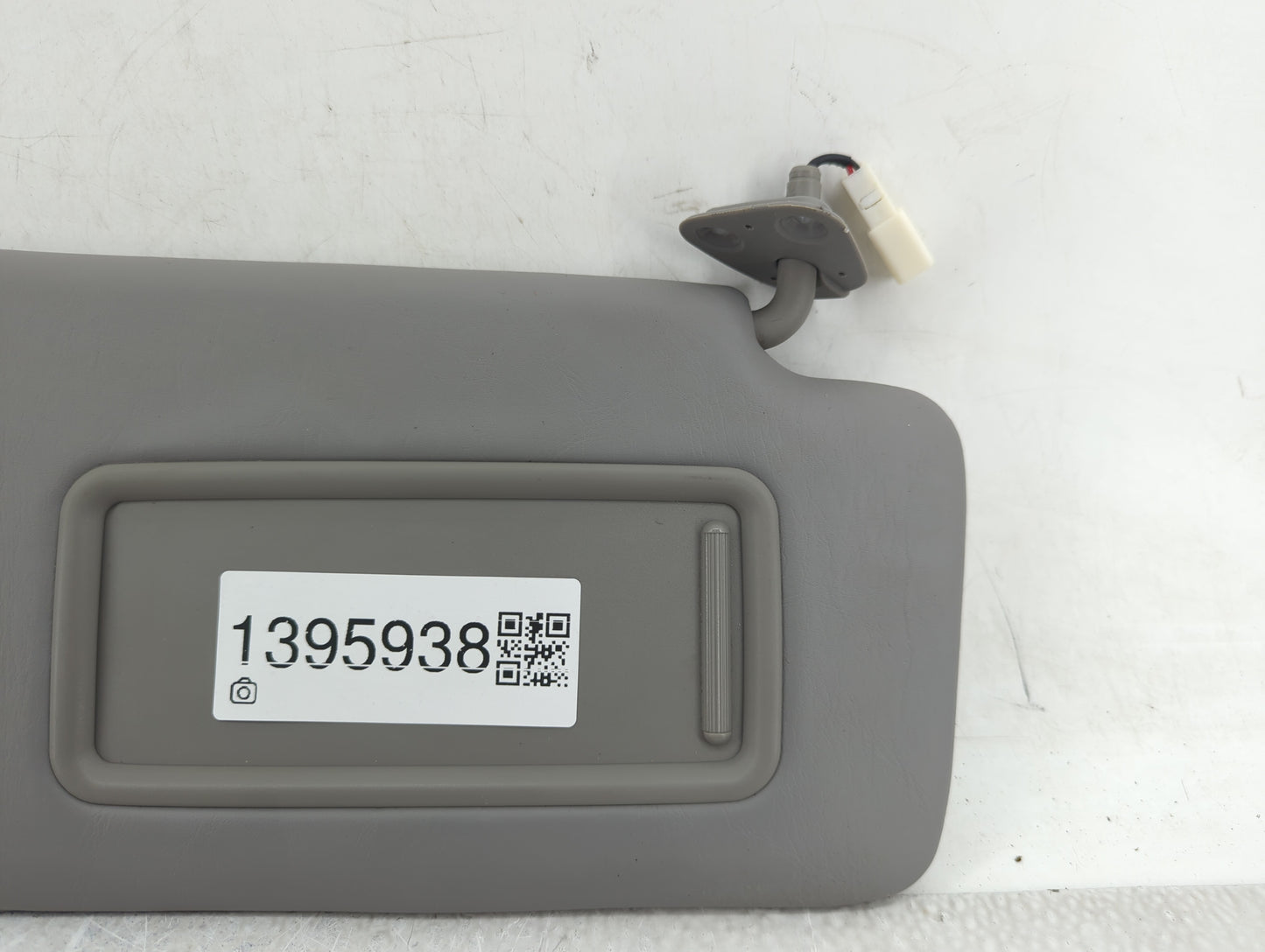 2004-2007 Toyota Highlander Sun Visor Shade Replacement Passenger Right Mirror Fits Fits 2004 2005 2006 2007 OEM Used Auto P